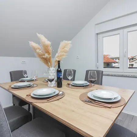 公寓 Luxury Eva 扎达尔